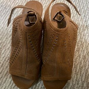 Women’s wedge sandals